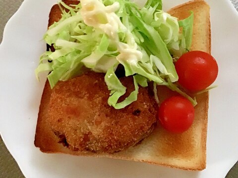 チーズinポテトコロッケのコロッケサンド。